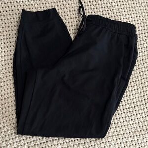 Lululemon black womens crop joggers 8